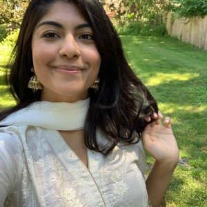 Meet your Posher, Aisha